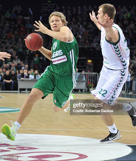 Mindaugas Kuzminskas, #19 of Zalgiris Kaunas in action during the 2012-2013 Turkish Airlines Euroleague Top 16 Date 2 between Zalgiris Kaunas v...