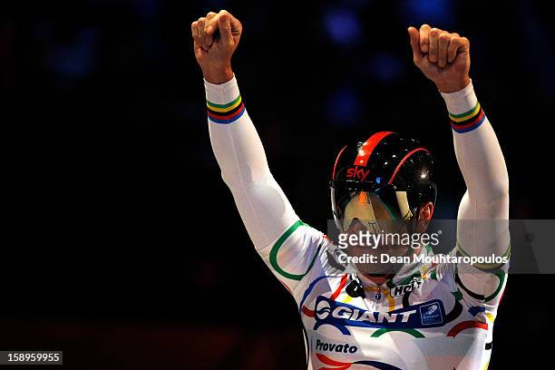 Sir Chris Hoy of Great Britain acknowledges the fans after his race in the Giant Sprint Masters during the Rotterdam 6 Day Cycling at Ahoy Rotterdam...