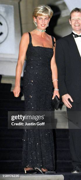 The Princess Of Wales Attends A Gala Dinner At The Tate Gallery On Her 36Th Birthday.