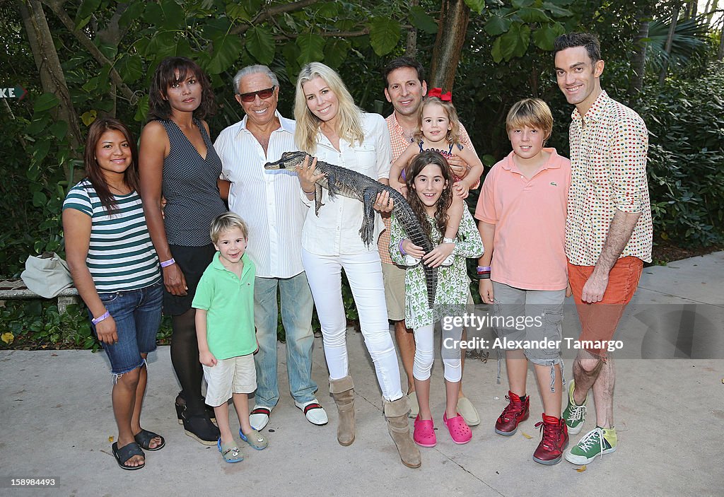 Aviva Drescher And Family Enjoy Private Tour Of Jungle Island