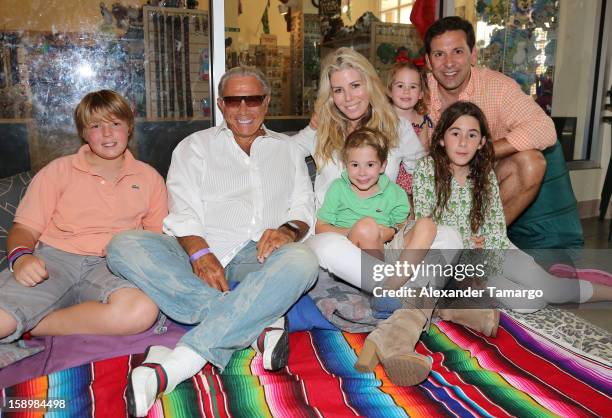 60 George Teichner Photos & High Res Pictures - Getty Images