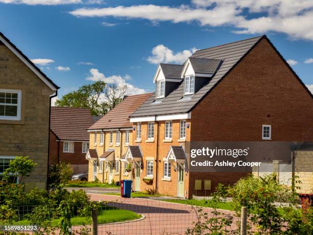 new houses built on a greenfield site in clitheroe, lancashire, uk. - newly industrialized country stock pictures, royalty-free photos & images