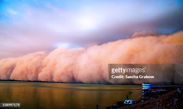 haboob - sandstorm - dust storm - harmattan - dust storm stock-fotos und bilder
