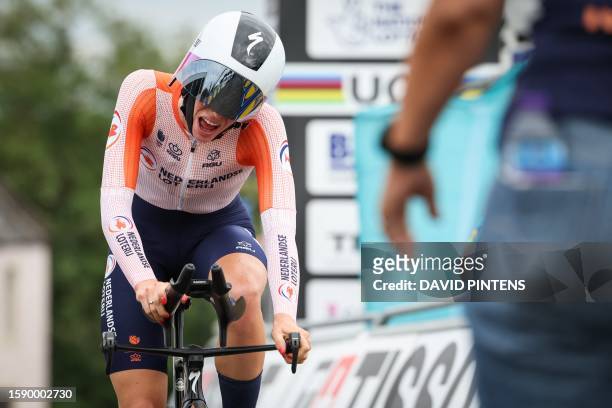 Dutch Demi Vollering looks tired after crossing the finishline the elite women time trial race at the UCI World Championships Cycling, in Glasgow,...