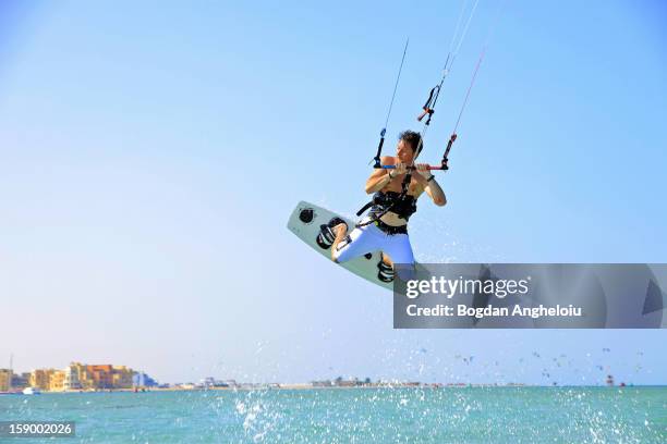 kitejump - kite surfing stock pictures, royalty-free photos & images