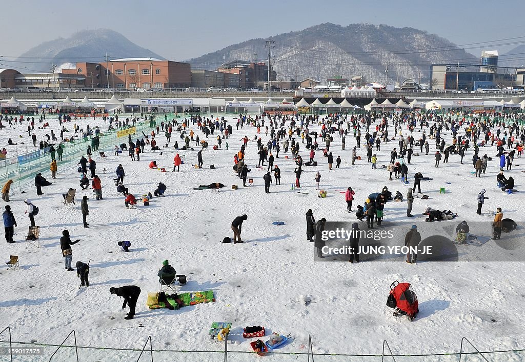 SKOREA-FESTIVAL-ICE-FISHING