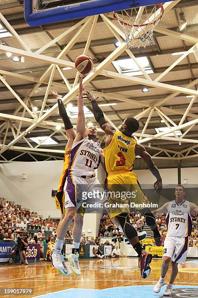 Aaron Bruce of the Kings drives at the basket under pressure from the Tigers defence during the round 13 NBL match between the Melbourne Tigers and...