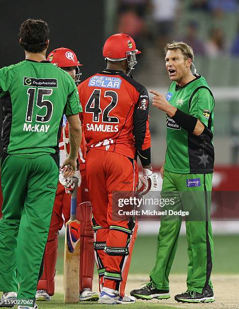 Shane Warne of the Melbourne Stars has a heated exchange with Marlon Samuels of the Melbourne Renegades during the Big Bash League match between the...