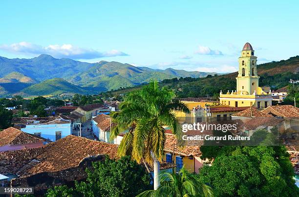 beautiful trinidad, cuba - cubain photos et images de collection