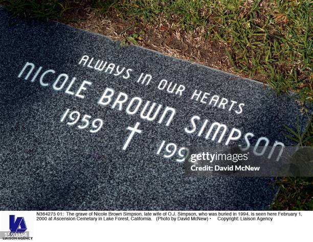 The grave of Nicole Brown Simpson, late wife of O.J. Simpson, who was buried in 1994, is seen here February 1, 2000 at Ascension Cemetary in Lake...