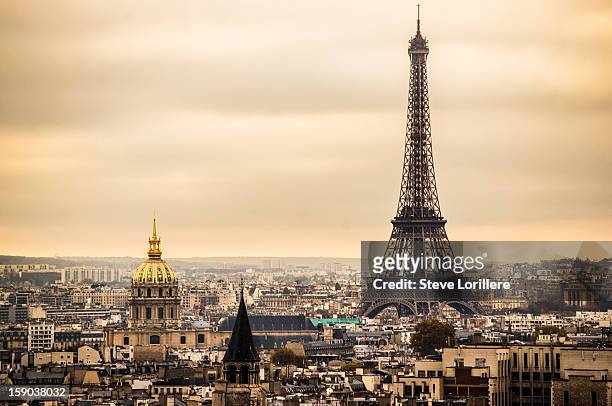 paris - paris skyline photos et images de collection