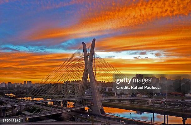 octávio frias de oliveira bridge - ponte estaiada - sao paulo imagens e fotografias de stock