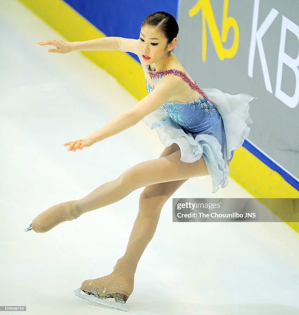 Kim Yu-Na performs during day two of Korea Figure Skating... News Photo ...