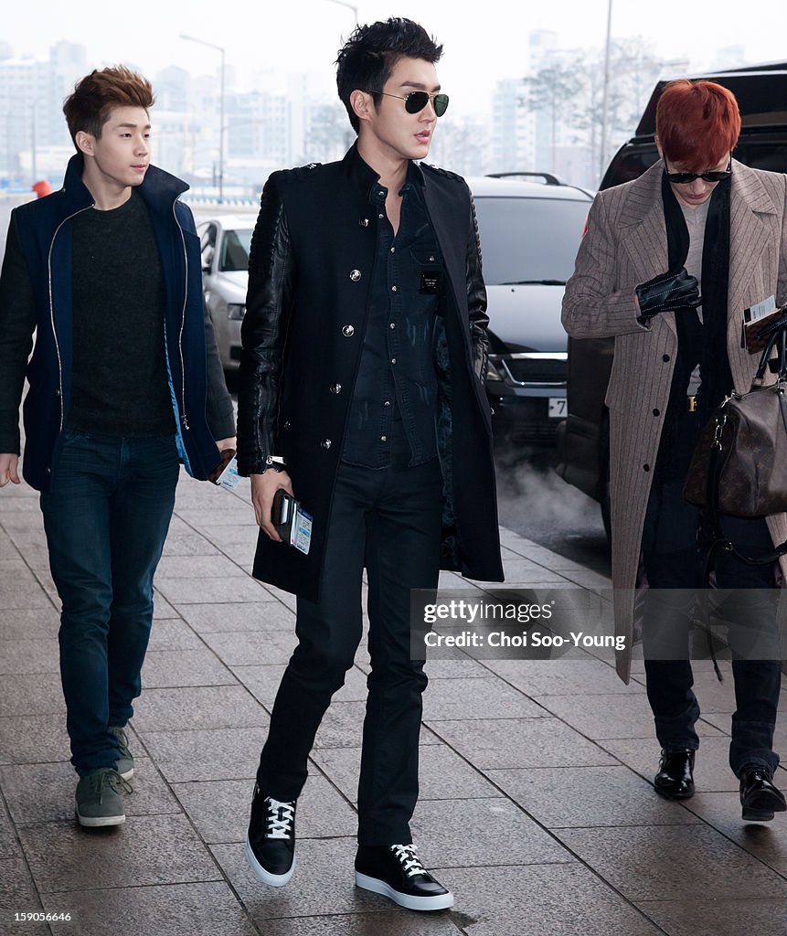 Super Junior-M Sighting at Gimpo International Airport