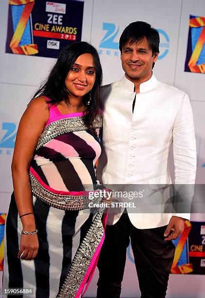 Indian Bollywood actor Vivek Oberoi with wife Priyanka attend the Zee Cine Awards 2013 ceremony in Mumbai on January 6, 2013. AFP PHOTO/ STR