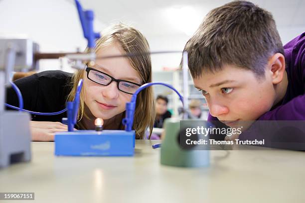 Pupils conducting a scientific experiment in a physics lesson at the Heinrich-Mann-School in the Neukoelln district of Berlin, Germany on November...