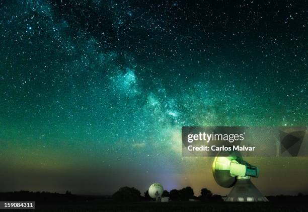 milky way and parabolic antenna - satellite dish bildbanksfoton och bilder