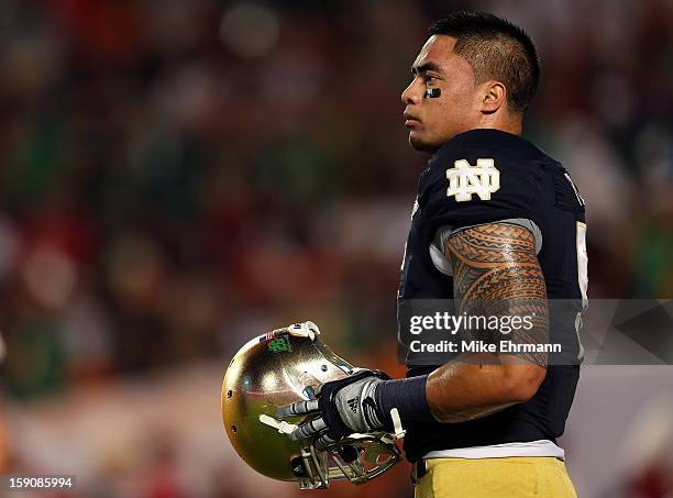 Manti Te'o of the Notre Dame Fighting Irish warms up prior to playing against the Alabama Crimson Tide in the 2013 Discover BCS National Championship...