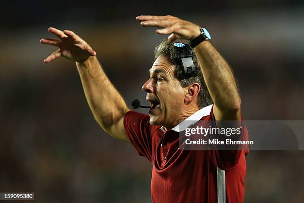 Head coach Nick Saban of the Alabama Crimson Tide shouts to his players during the 2013 Discover BCS National Championship game against the Notre...