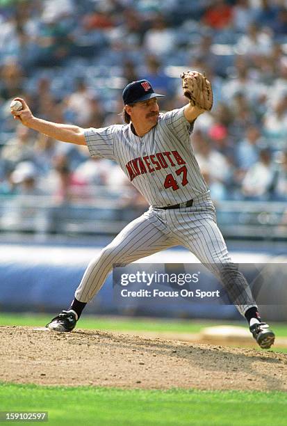 Jack Morris of the Minnesota Twins pitches against the Chicago White Sox during an Major League Baseball game circa 1991 at Comiskey Park in Chicago,...