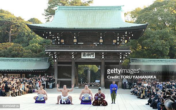 Aminishiki , Takarafuji , sumo referee Inosuke Shikimori and sumo caller Takuro , Mongolian-born yokozuna, or grand champion, Harumafuji perform the...