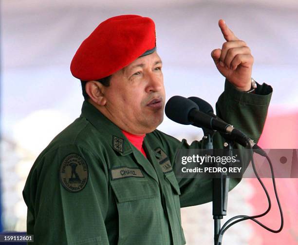 Venezuelan President Hugo Chavez delivers a speech during a new year's celebration at Tiuna fort in Caracas, 28 December 2007. An operation to pluck...