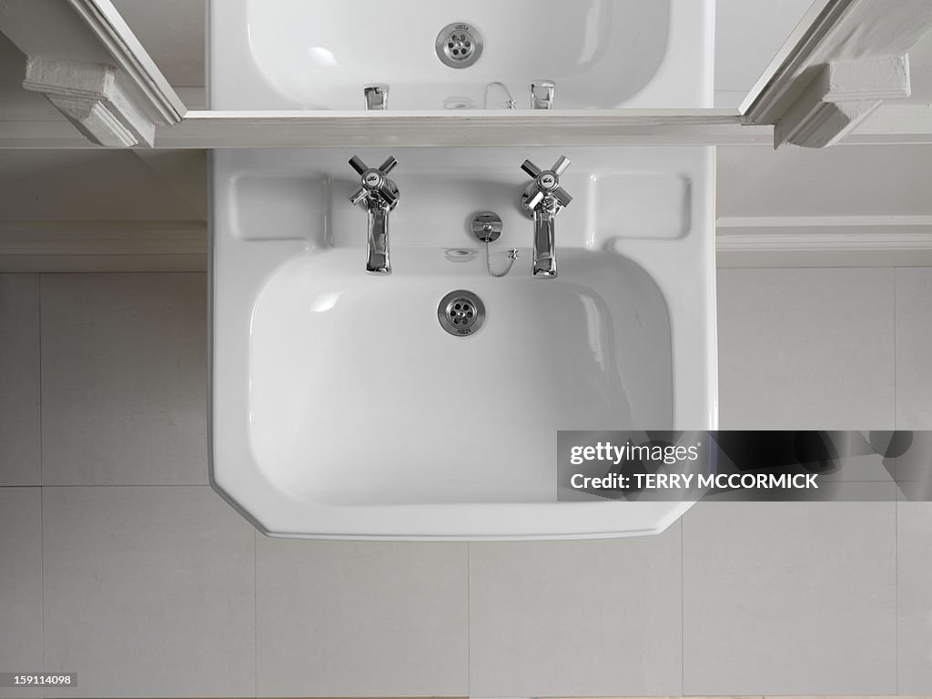 Bathroom sink