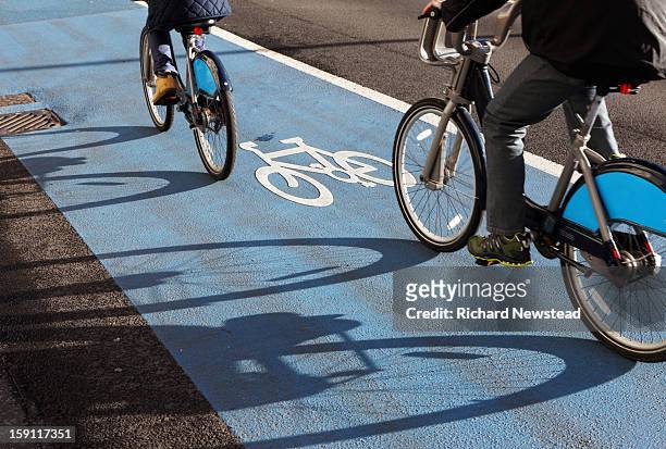 city cyclists - bike path stock-fotos und bilder