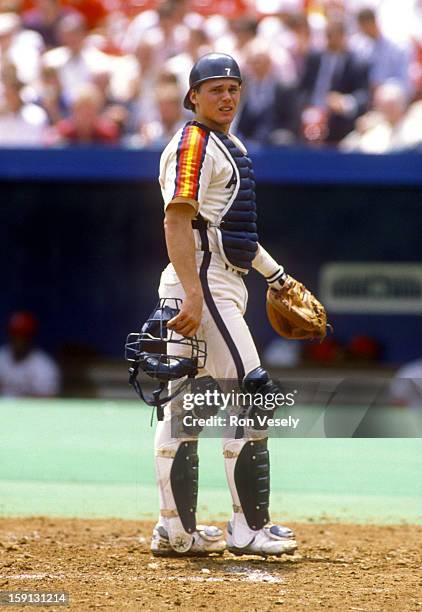 Craig Biggio of the Houston Astros catches during an MLB game versus the Pittsburgh Pirates at Three Rivers Stadium in Pittsburgh, Pennsylvania....