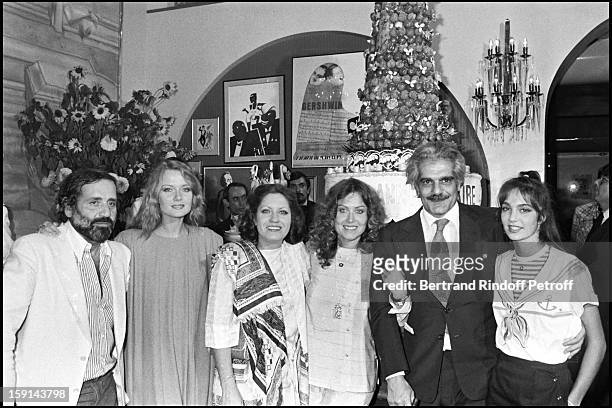 Jean Yanne, his wife Mimi Coutelier, Andrea Ferreol, Yanou Collard, Omar Sharif and Anne Parillaud celebrate Yanou Collard's birthday in 1980.