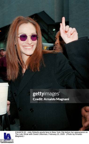 Julia Roberts greets fans in New York City before her appearance on The Late Show with David Letterman, February 23, 2000.