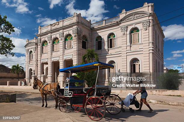 horse drawn taxi - matanzas stockfoto's en -beelden