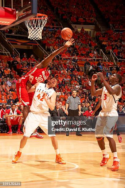 Ohio State Evan Ravenel in action vs Illinois Tyler Griffey at Assembly Hall. Champaign, IL 1/5/2013 CREDIT: David E. Klutho