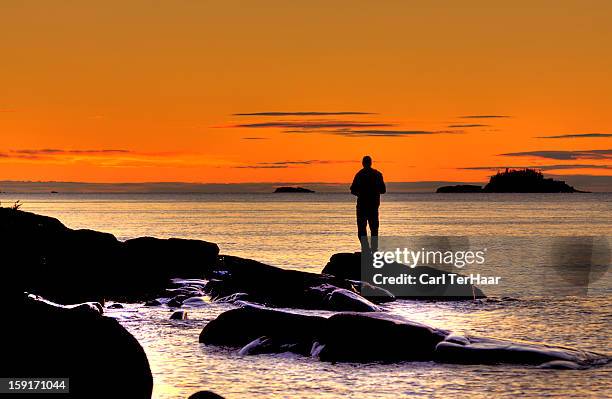 greeting the new day - isle royale national park - fotografias e filmes do acervo