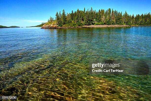 entrance to crystal cove - isle royale national park - fotografias e filmes do acervo