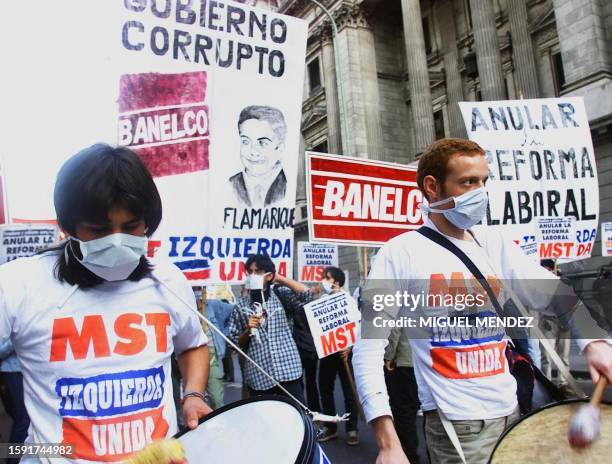Supporters of the Socialist Movement of Trabajadores demonstrate in front of the National Congress of Buenos Aires, Argentina, 06 September 2000....