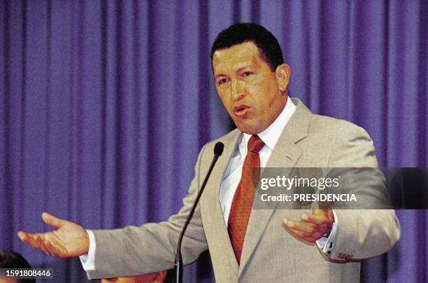 Venezuelan President Hugo Chavez Frias speaks 26 August 1999 in Caracas. El Presidente venezolano Hugo Chavez Frias dijo este 26 de Agosto de 1999,...