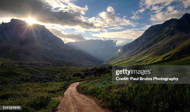 jonkershoek mountain sunrise - westliche kapprovinz stock-fotos und bilder