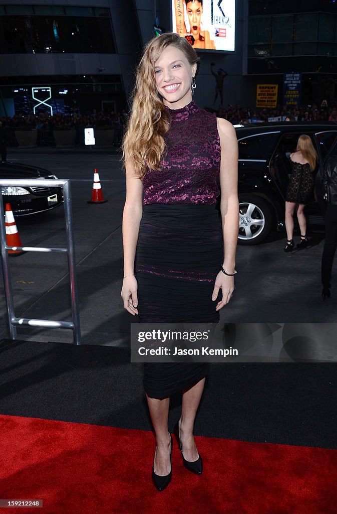 39th Annual People's Choice Awards - Red Carpet