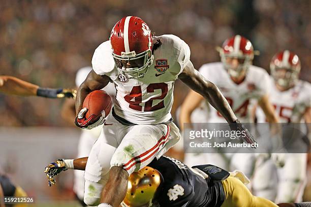Eddie Lacy of the Alabama Crimson Tide runs with the ball during first-quarter action against the Notre Dame Fighting Irish during the 2013 Discover...