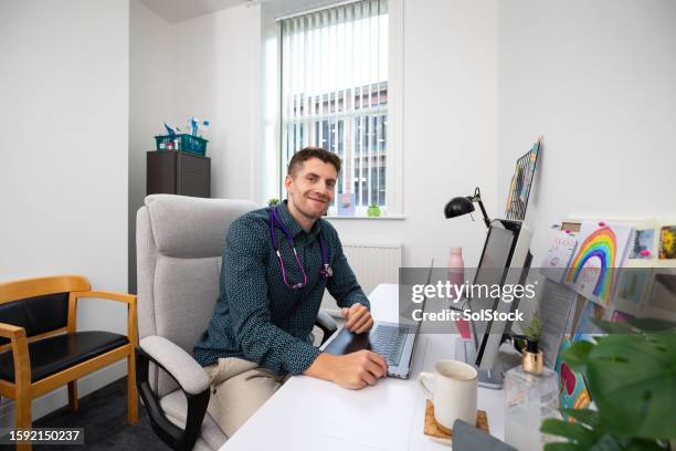 6,584 Male Gp Using Computer Stock Photos, High-Res Pictures, and ...