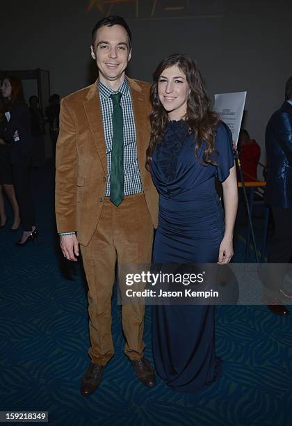 Actors Jim Parsons and Mayim Bialik backstage at the 39th Annual People's Choice Awards at Nokia Theatre L.A. Live on January 9, 2013 in Los Angeles,...