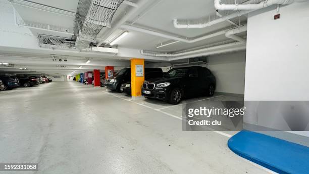 parkhaus - parking garage stock-fotos und bilder