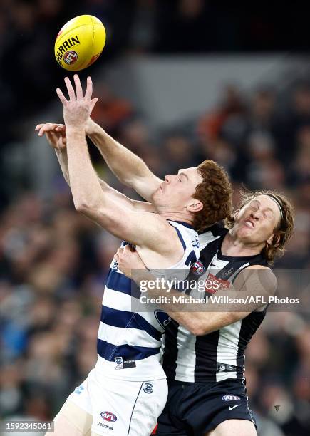Gary Rohan of the Cats and Nathan Murphy of the Magpies in action during the 2023 AFL Round 22 match between the Collingwood Magpies and the Geelong...