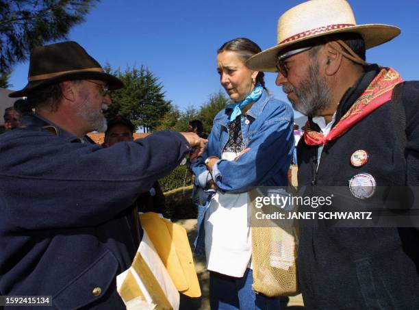 North Americans Al Rojas , head of the National Campaign for Absentee Ballot 2000, and Peter Brown , who was expelled of Mexico in 1998 and now heads...