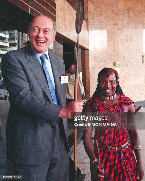 Commonwealth Business Council Chairman Earl Cairns of Britain poses for a photo with a young Maasai, 26 March 2001 in Nairobi during a break at the...