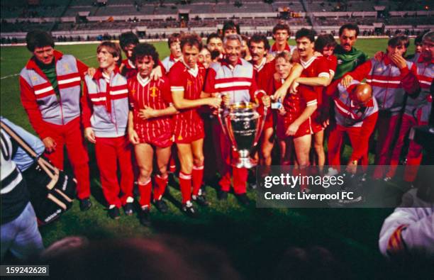 Liverpool celebrate with the trophy after winning the UEFA European Cup Final between AS Roma and Liverpool FC held on May 30, 1984 at the Stadio...