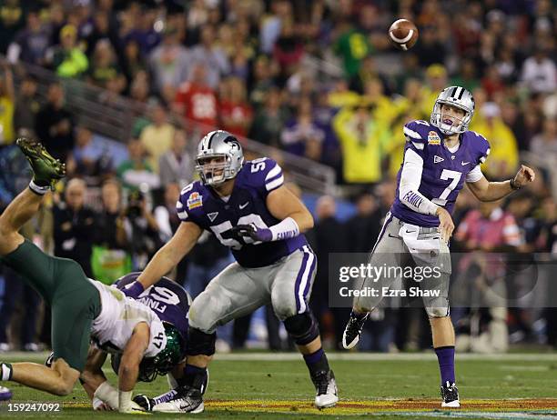 Collin Klein of the Kansas State Wildcats passes the during the Tostitos Fiesta ball Bowl against the Oregon Ducks at University of Phoenix Stadium...