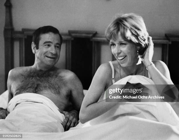 Carol Burnett and Walter Matthau during the filming of "Pete 'n' Tillie", United States, circa 1972.