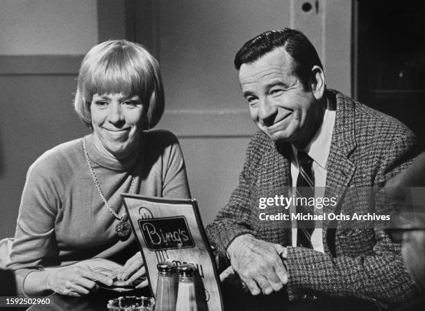 Carol Burnett and Walter Matthau during the filming of "Pete 'n' Tillie", United States, circa 1972.